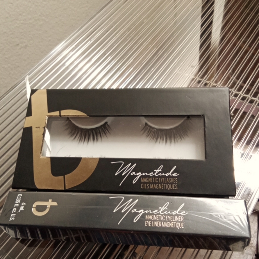 Tori Belle magnitude magnetic eyeliner and eyelash set NWT